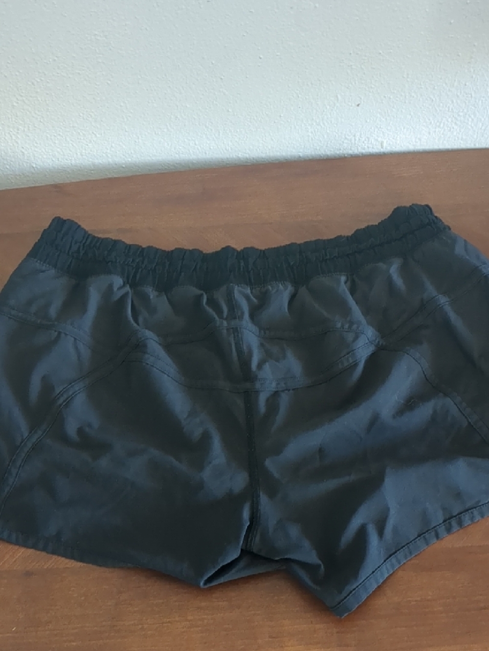 Lulu Running Shorts With Zip Pocket And Inner Liner - Picture 2 of 7